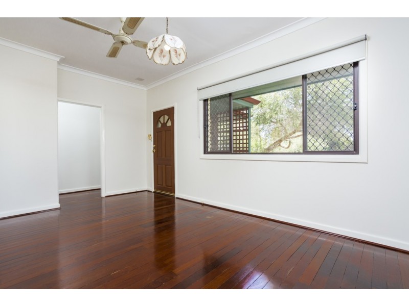 111 Winterfold Rd, Coolbellup WA 6163