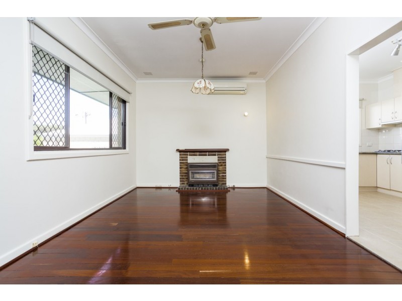 111 Winterfold Rd, Coolbellup WA 6163