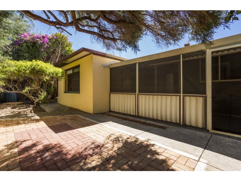 111 Winterfold Rd, Coolbellup WA 6163