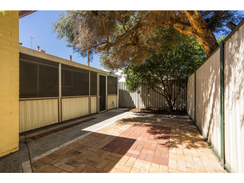 111 Winterfold Rd, Coolbellup WA 6163