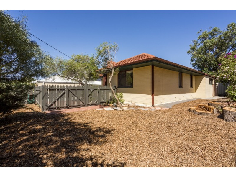 111 Winterfold Rd, Coolbellup WA 6163