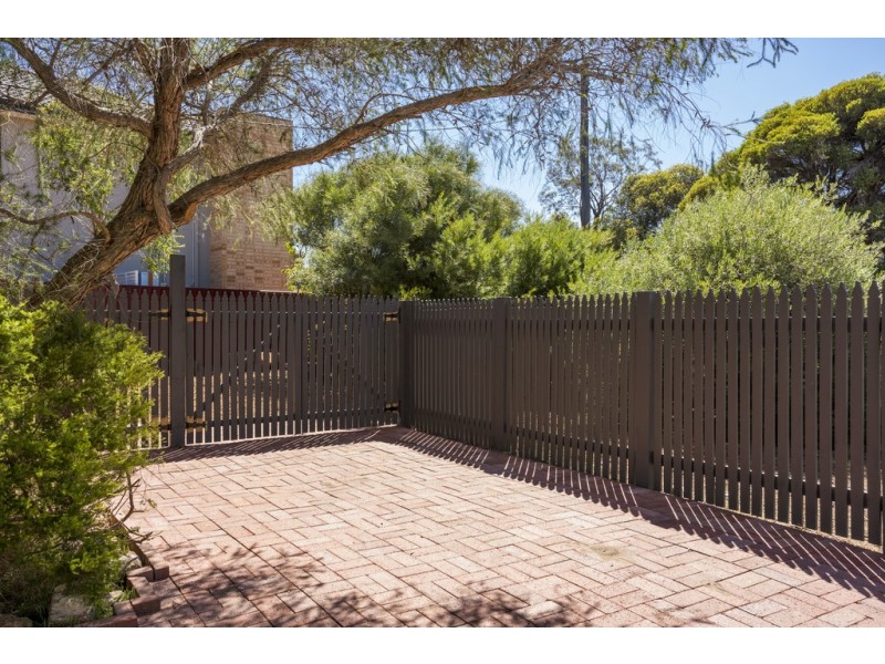 111 Winterfold Rd, Coolbellup WA 6163