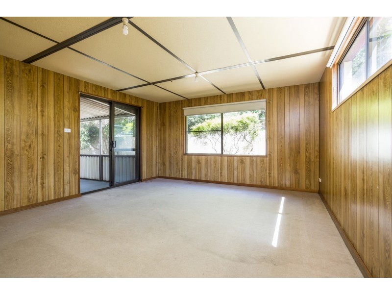 111 Winterfold Rd, Coolbellup WA 6163