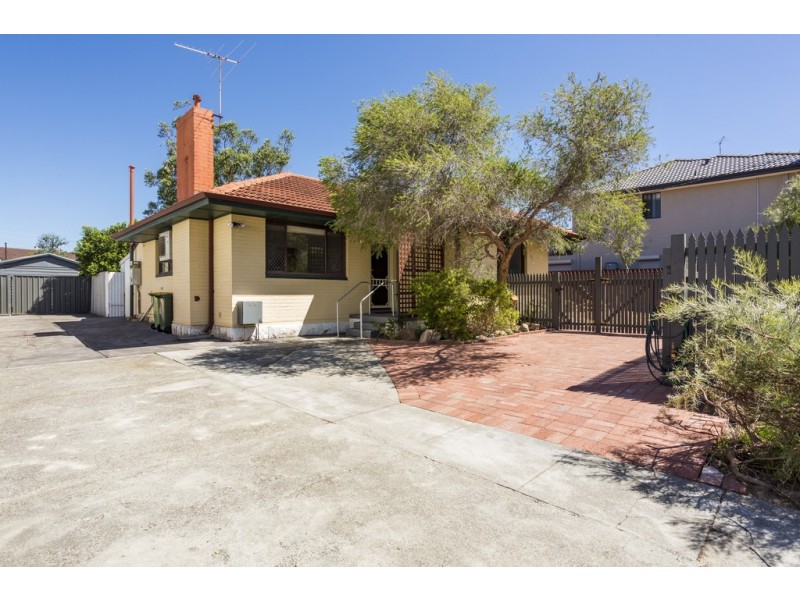 111 Winterfold Rd, Coolbellup WA 6163