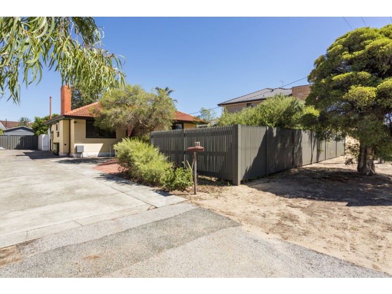 111 Winterfold Rd, Coolbellup WA 6163