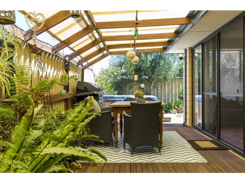 27 Beedelup Loop, Bibra Lake WA 6163