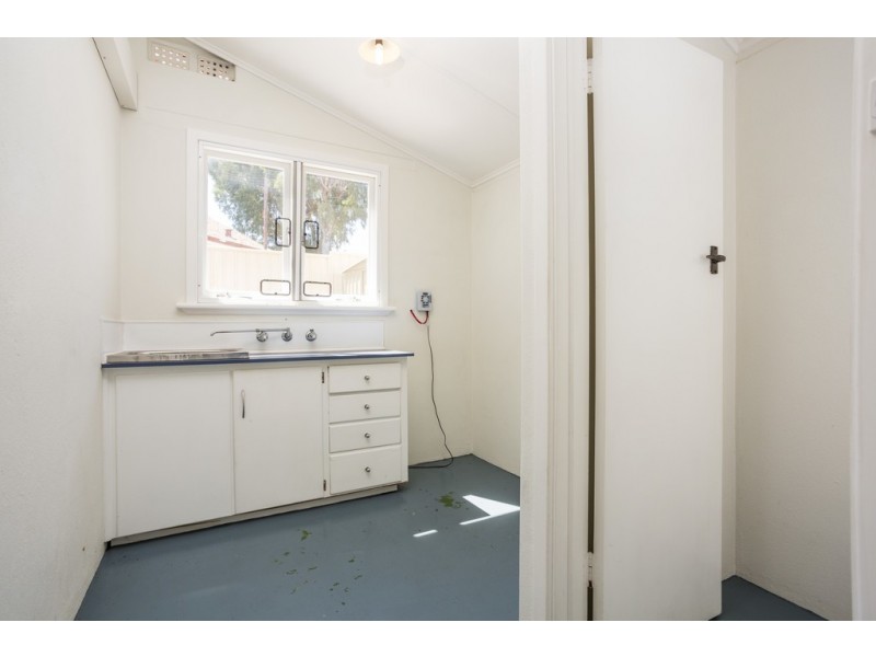 3 Bassett St, Willagee WA 6156