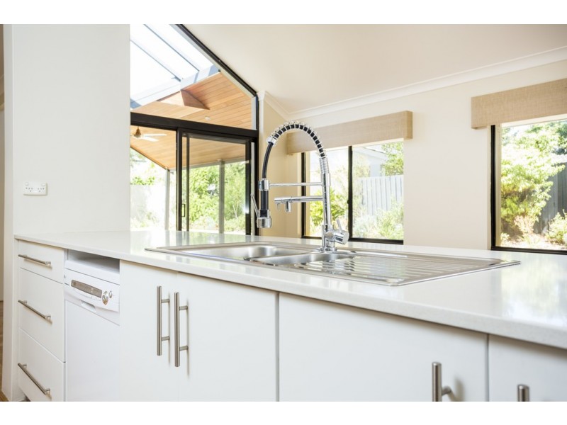 11 Fletcher St, Applecross WA 6153