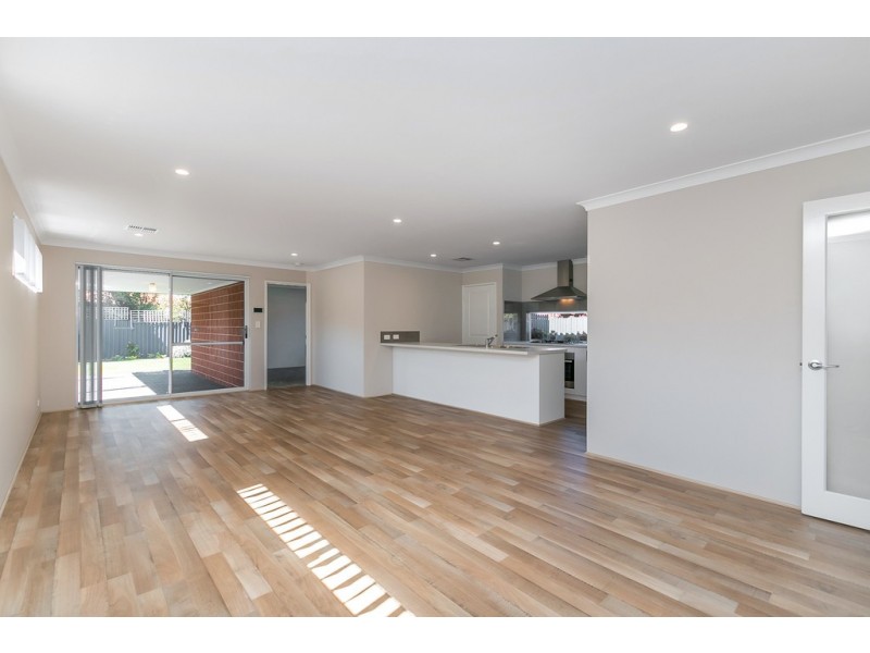 16B Maritime Ave, Kardinya WA 6163