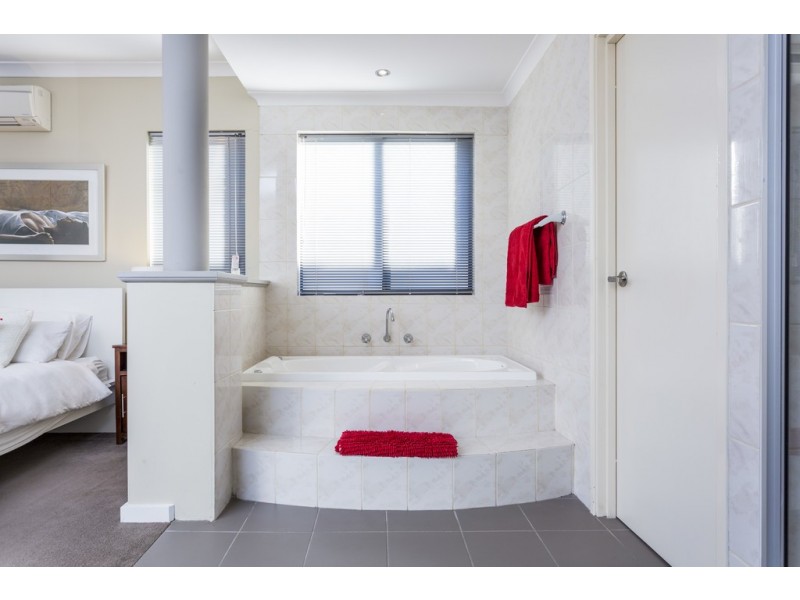 23 Gillen Way, Success WA 6164