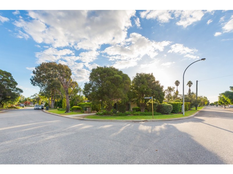 1 Grenadier Drive, Thornlie WA 6108