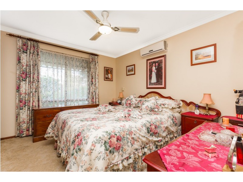 1 Grenadier Drive, Thornlie WA 6108