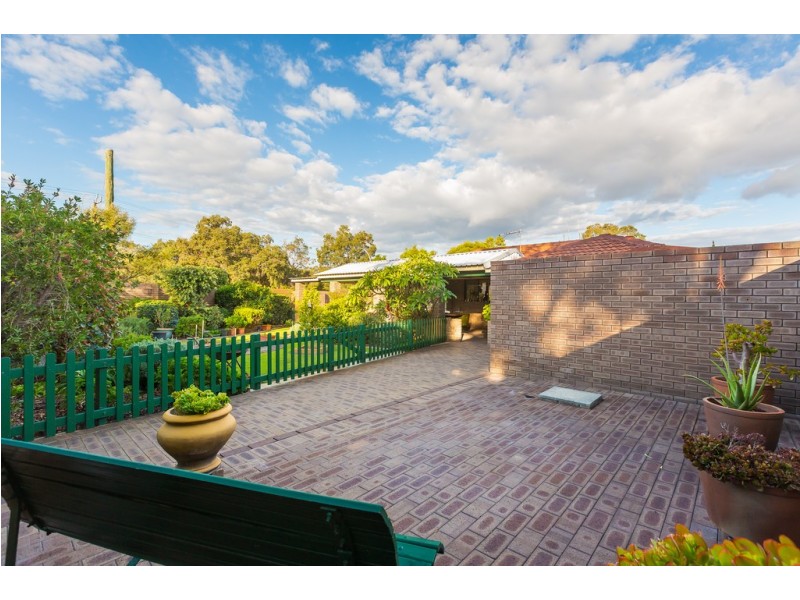 1 Grenadier Drive, Thornlie WA 6108