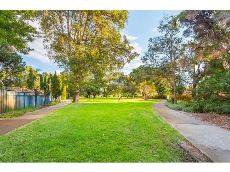 1 Grenadier Drive, Thornlie WA 6108