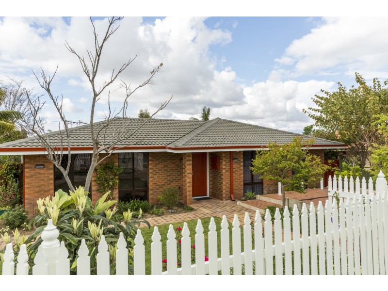 49 Anglesey Dr, Kardinya WA 6163