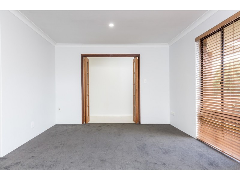 49 Anglesey Dr, Kardinya WA 6163