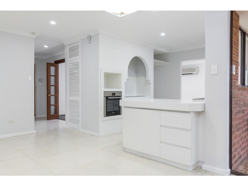 49 Anglesey Dr, Kardinya WA 6163