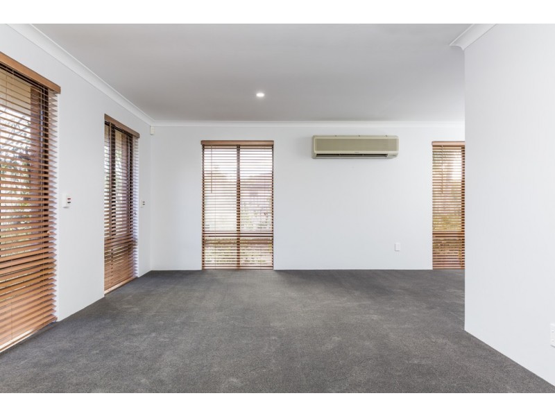 49 Anglesey Dr, Kardinya WA 6163