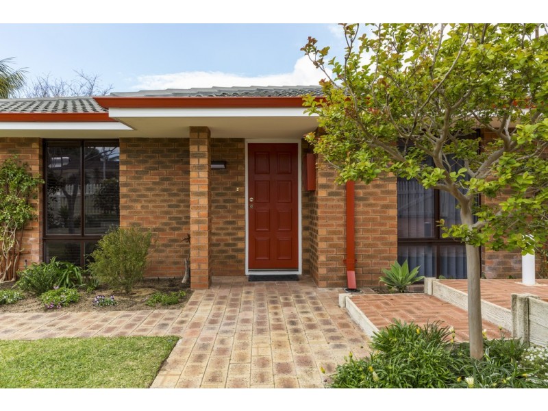 49 Anglesey Dr, Kardinya WA 6163