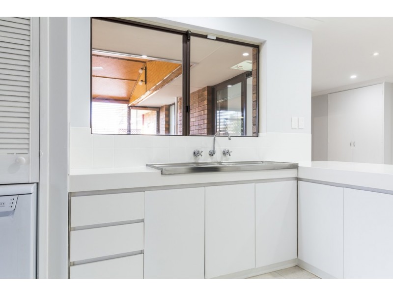 49 Anglesey Dr, Kardinya WA 6163