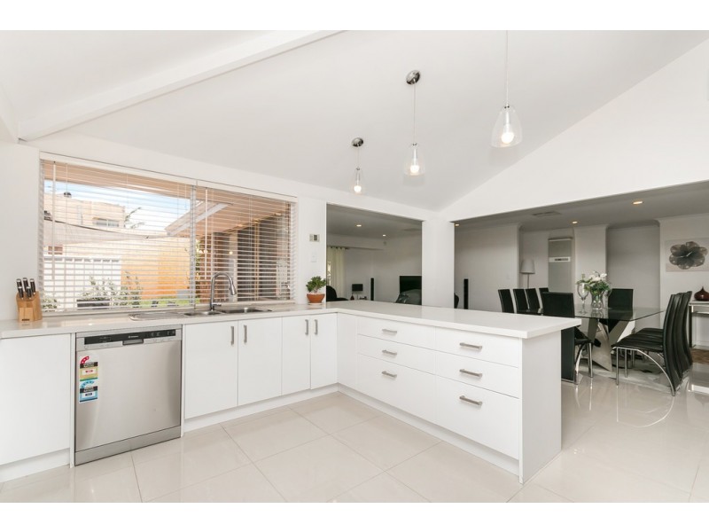 12 Wilsmore Grove, Kardinya WA 6163