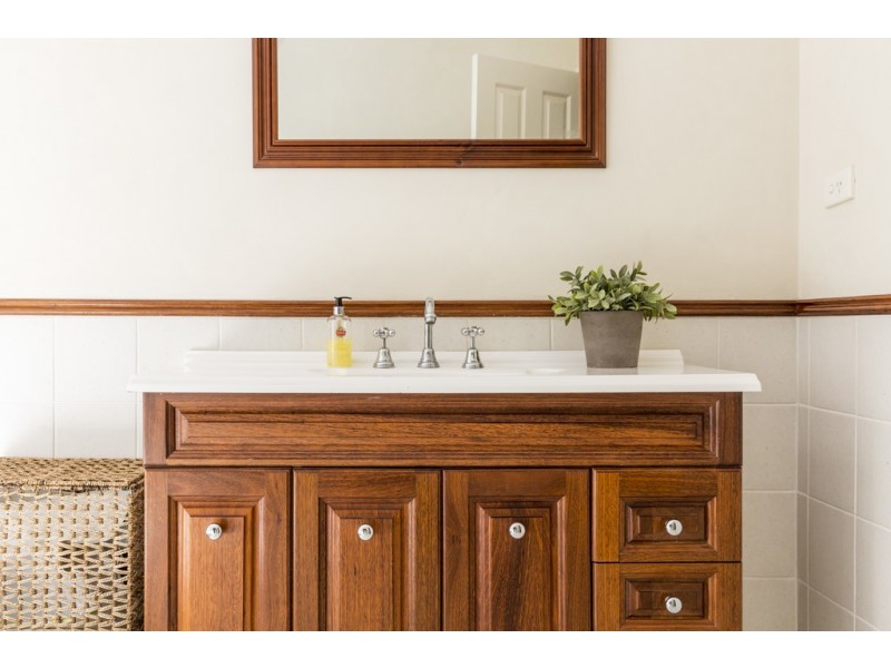 15 Buckingham Cres, Kardinya WA 6163