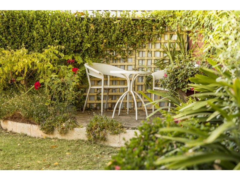 15 Buckingham Cres, Kardinya WA 6163