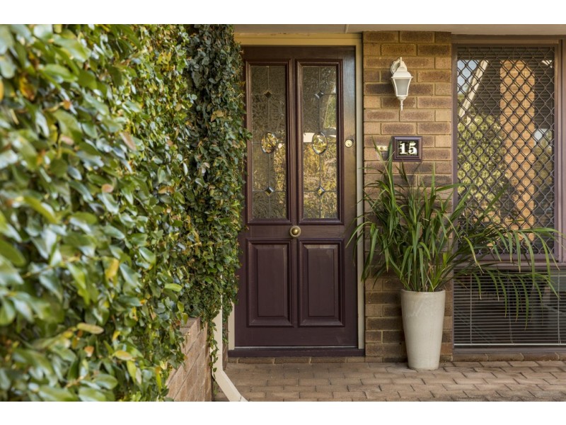 15 Buckingham Cres, Kardinya WA 6163