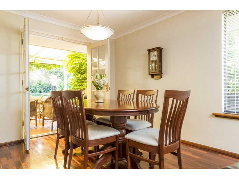 15 Buckingham Cres, Kardinya WA 6163