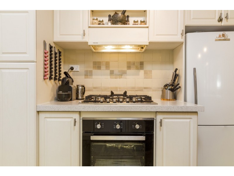 15 Buckingham Cres, Kardinya WA 6163