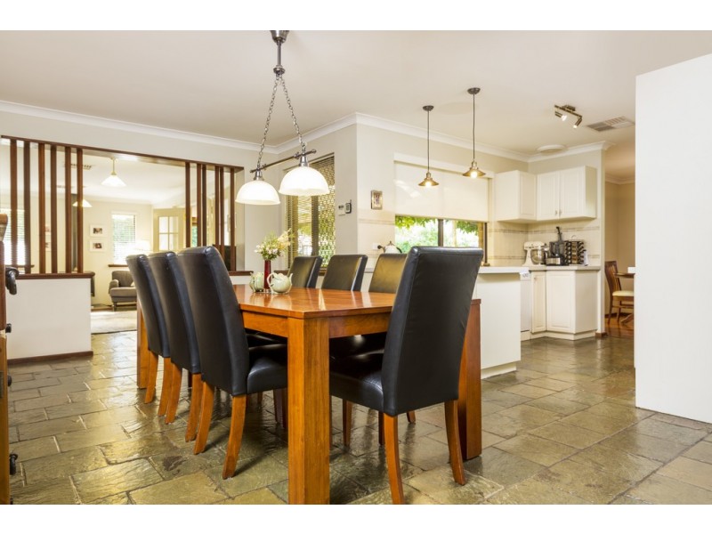 15 Buckingham Cres, Kardinya WA 6163