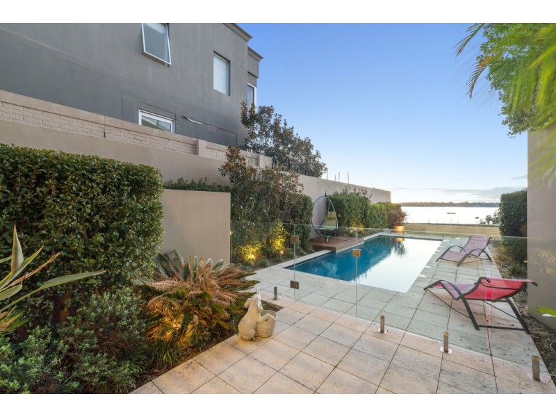 52 Duncraig Rd, Applecross WA 6153