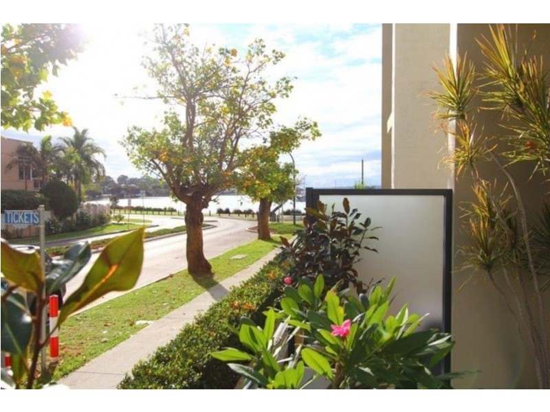 W4/70 Canning Beach Rd, Applecross WA 6153