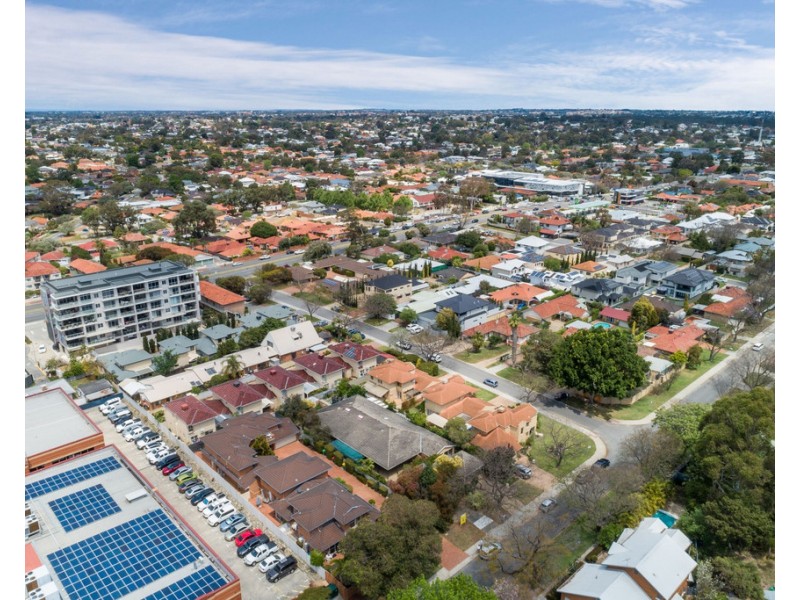 5 Macrae Road, Applecross WA 6153