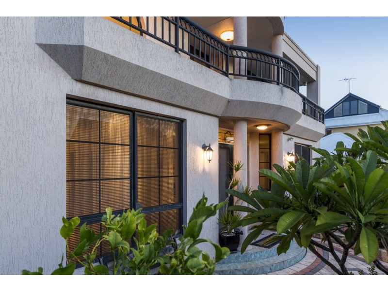 15 Clearwater Way, Ascot WA 6104