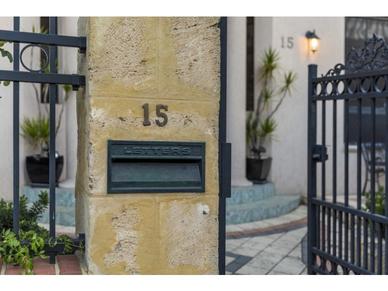 15 Clearwater Way, Ascot WA 6104