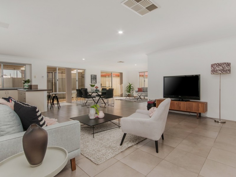 28 Lismore Ridge, Lakelands WA 6180