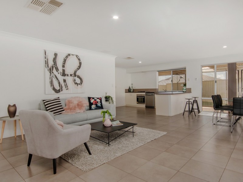 28 Lismore Ridge, Lakelands WA 6180