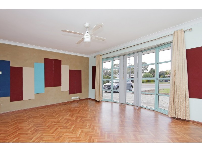 28 Meadowbrook Drive, Parkwood WA 6147