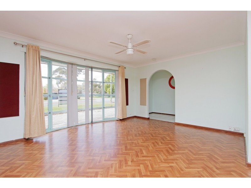 28 Meadowbrook Drive, Parkwood WA 6147