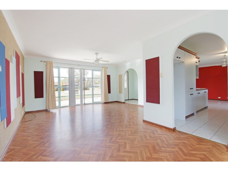 28 Meadowbrook Drive, Parkwood WA 6147