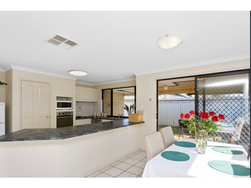 13 Cowan St, Alfred Cove WA 6154