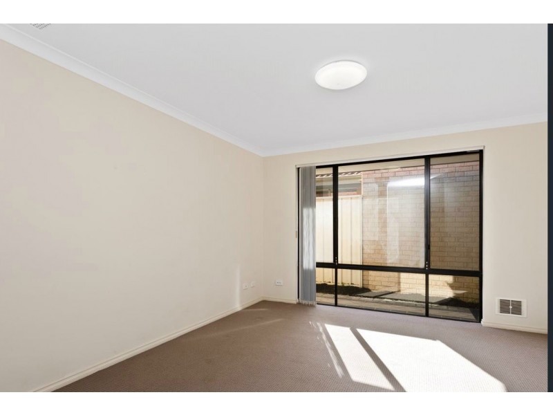 13 Cowan St, Alfred Cove WA 6154