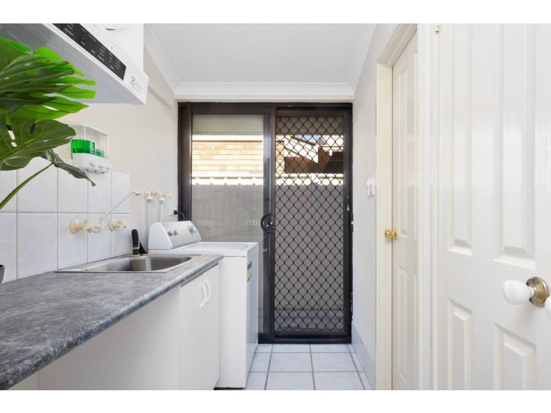 13 Cowan St, Alfred Cove WA 6154