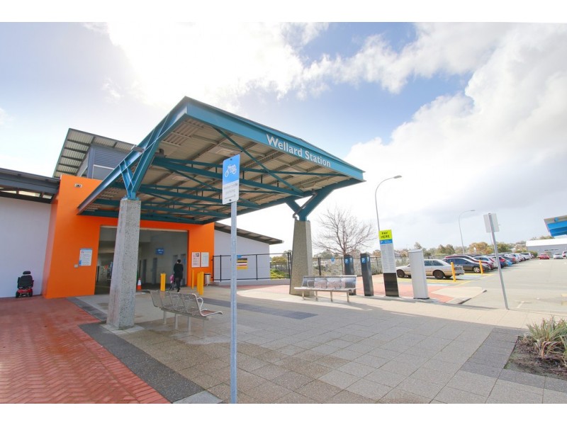 12 Bellingham Parade, Wellard WA 6170