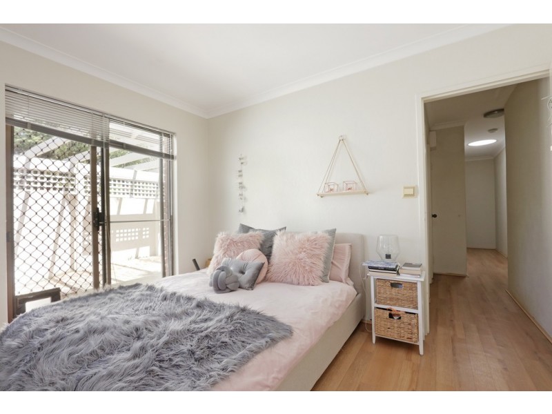 1/297 Preston Point Rd, Bicton WA 6157