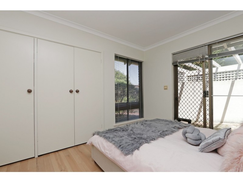 1/297 Preston Point Rd, Bicton WA 6157