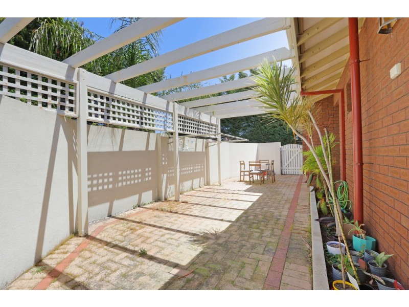 1/297 Preston Point Rd, Bicton WA 6157