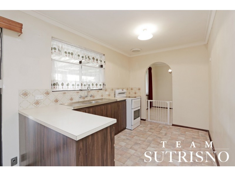 1 Grenadier Drive, Thornlie WA 6108