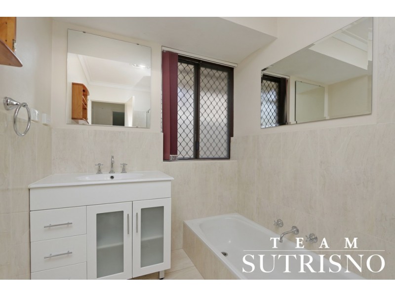 1 Grenadier Drive, Thornlie WA 6108